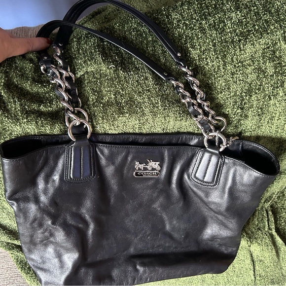 Coach shoulder tote - Picture 3 of 3